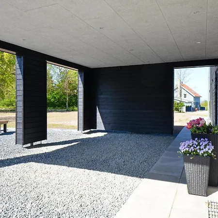 Gorgeous In With Kitchen Holiday home *